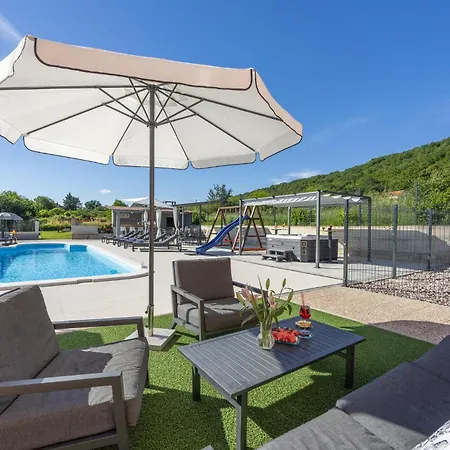 Amazing In With Heated Swimming Pool Σπίτι διακοπών Sinj