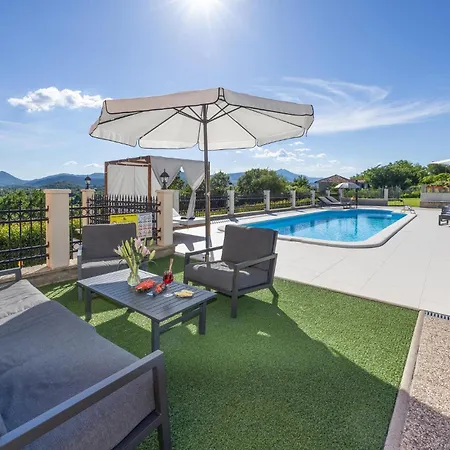Amazing In With Heated Swimming Pool Σπίτι διακοπών *