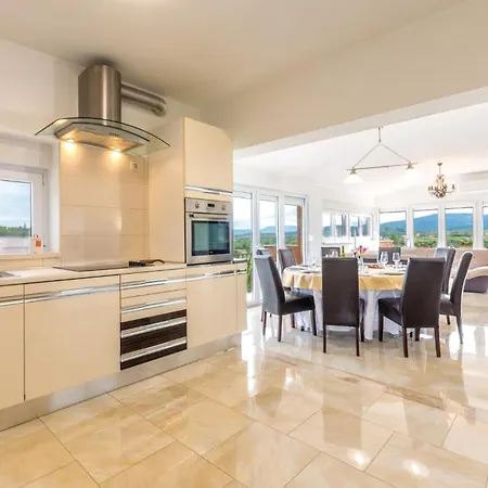 Amazing In With Heated Swimming Pool *