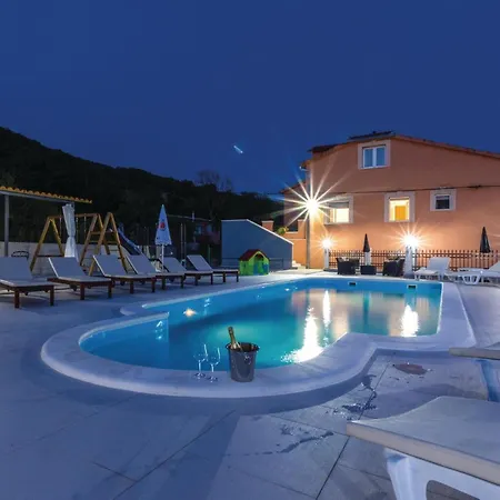Σπίτι διακοπών Amazing In With Heated Swimming Pool