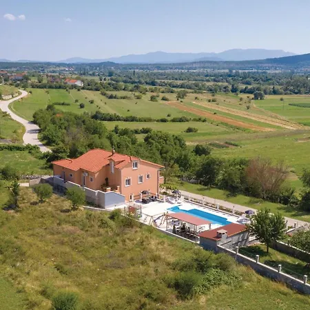Amazing In With Heated Swimming Pool