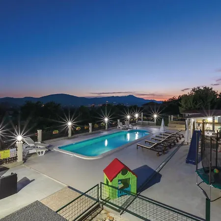 Amazing In With Heated Swimming Pool Sinj